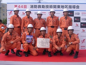 競技を終えた引揚救助、障害突破チームの写真