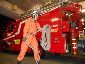 写真:長谷消防士結索の様子