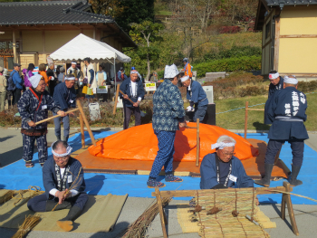 写真:収穫感謝祭出演の様子