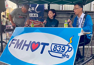 ラジオ生放送の様子