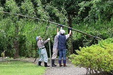 3人がかりで設営 写真