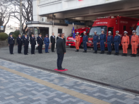 発隊式での本村市長訓示 写真