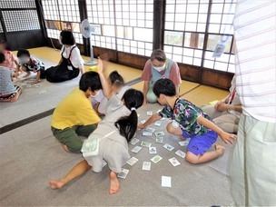田名かるたで勝負中 写真