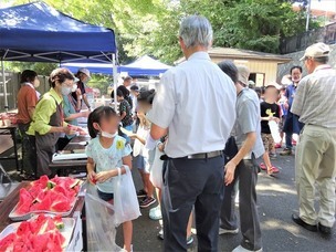 用意されたおいしいスイカ 写真