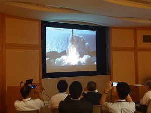 発射 写真