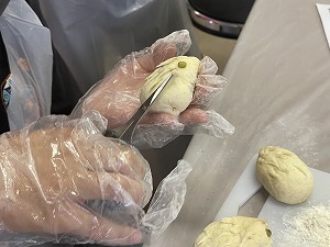 生地に装飾中 写真