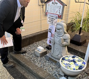 毘沙門天さまと花手水 写真