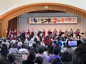 相模原弥栄高吹奏楽部演奏 写真