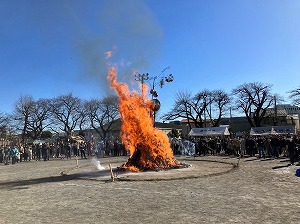 燃え上がる様子 写真