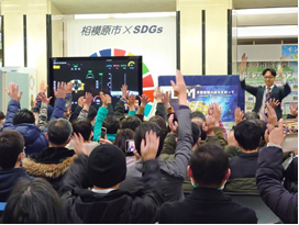 満席の会場 写真