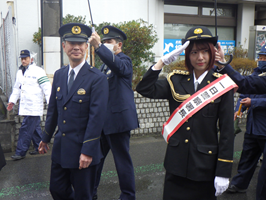 敬礼 写真