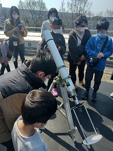 屈折式望遠鏡で観察 写真