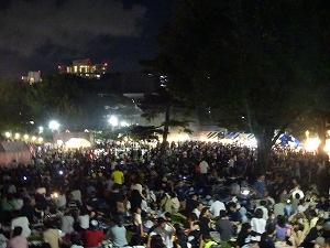 夜の会場 写真