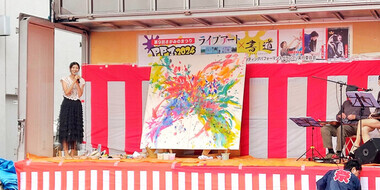 画家・中林可寶さんライブアート 写真