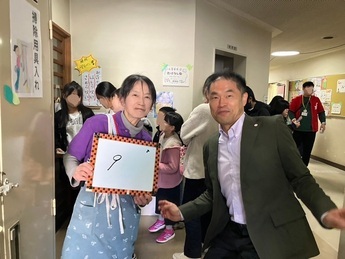 おばけ屋敷入口9人待ち!