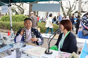 大川副市長生出演 写真